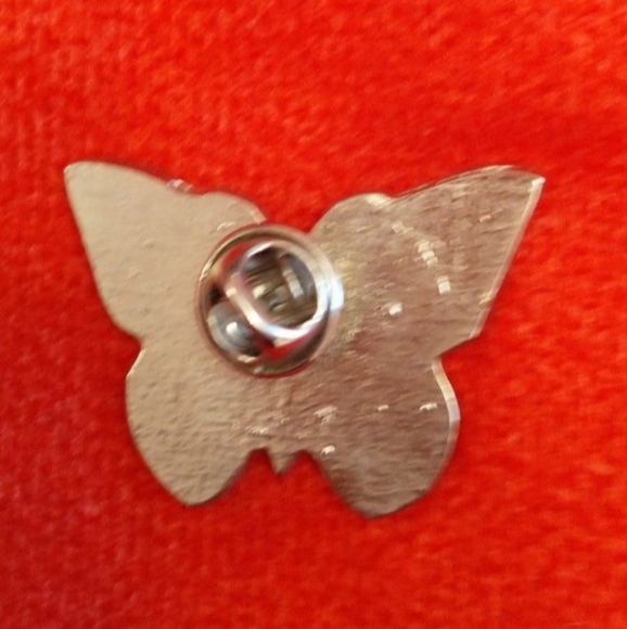 Butterfly 🦋 brooch pin - Picture 2 of 2